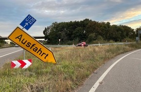 Polizeidirektion Neustadt/Weinstraße: POL-PDNW: Verkehrsunfall mit 2 Leichtverletzten und hohem Sachschaden,