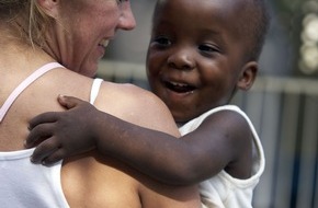 action medeor e.V.: Am 25. April ist Weltmalariatag: / Anke Engelke fordert mehr Engagement im Kampf gegen Malaria