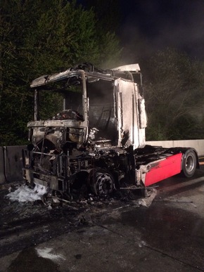 FW-ME: LKW-Brand auf der Autobahn