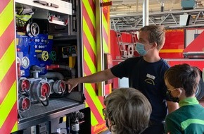 Feuerwehr Lübeck: FW-HL: Ferienaktion für Kinder - "Wasser marsch" bei der Berufsfeuerwehr Lübeck