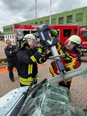FW D&uuml;ren: Daniel Walter MdB informiert sich &uuml;ber Feuerwehr und Rettungsdienst der Stadt D&uuml;ren
