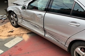 Polizei Duisburg: POL-DU: Aldenrade: Autofahrer bei Unfall schwer verletzt
