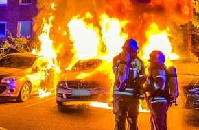 Feuerwehr Dresden: FW Dresden: PKW-Brand breitet sich aus
