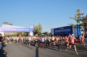 Information Office of Dalian Municipal Government: 30.000 Marathon-Enthusiasten laufen in schöner Dalian