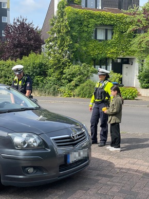 POL-BN: #sicherimStraßenverkehr - Verkehrssicherheitsaktion an der Carl-Schurz-Grundschule in Tannenbusch - Schülerinnen und Schüler übergaben Zitronen nach Geschwindigkeitsverstößen