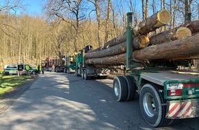 Polizeipr&auml;sidium Mittelhessen - Pressestelle: Mittelhessen: MARBURG-BIEDENKOPF: Schwerverkehrskontrolle auf der B236 zeigt gef&auml;hrliche M&auml;ngel bei Holztransportern