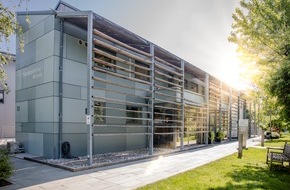 Tierklinik Oberhaching: Tierärztliche Klinik Oberhaching begeht 30-jähriges Firmenjubiläum / Klinikerweiterung nach einjähriger Umbauphase abgeschlossen