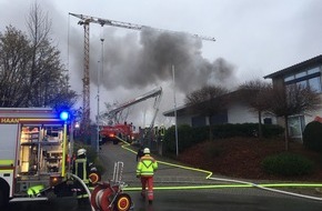 Feuerwehr Haan: FW-HAAN: Brand in einer Lagerhalle