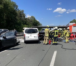 FW Ratingen: Heiligenhaus, Harzstr., Wohnungsbrand Mit Mehreren ...