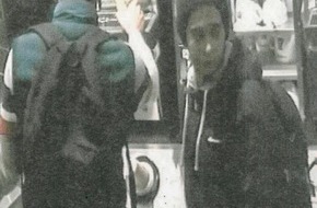 Polizei Bochum: POL-BO: Taschendiebstahl: Wer kennt diese Männer?