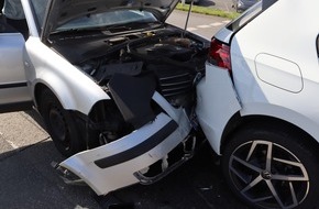 Kreispolizeibehörde Herford: POL-HF: Verkehrsunfall auf der Osnabrücker Straße - Drei Autos ineinander geschoben