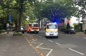 Feuerwehr und Rettungsdienst Bonn: FW-BN: Feuerwehr löscht Brand in Einfamilienhaus - Kennedyallee gesperrt