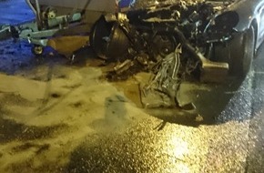 Polizeipräsidium Recklinghausen: POL-RE: Schwerer Verkehrsunfall nach Autorennen in Gladbeck
