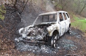 Polizeiinspektion Hameln-Pyrmont/Holzminden: POL-HOL: Kreisstraße 62 - zwischen Kaierde - Wenzen: Landrover völlig ausgebrannt Polizei geht nach Diebstahl des Fahrzeugs von vorsätzlicher Tat aus / 20.000, -- EUR Schaden  -