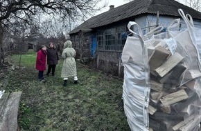 Johanniter Unfall Hilfe e.V.: Ukraine: Winterhilfe für Zehntausende / Johanniter und ihre Partner unterstützen im Süden und Osten der Ukraine die Menschen mit Hilfsgütern zum Schutz vor der Winterkälte