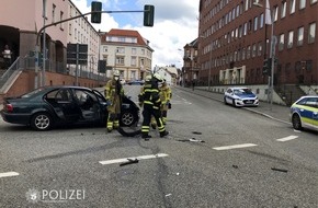 Polizeipräsidium Westpfalz: POL-PPWP: Zusammenstoß auf Ampel-Kreuzung