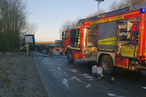 FW Menden: Feuerwehr befreit eingeklemmte Person aus LKW