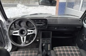 Polizeiinspektion Rotenburg: POL-ROW: Zeugen nach VW-Komplettentwendung in Mulmshorn gesucht
