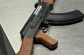Hauptzollamt Düsseldorf: HZA-D: Mit dem Spielzeuggewehr durch den Zoll / Täuschend echte Softair Kalaschnikow führt zu Ärger beim Zoll