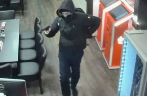 Polizei Bochum: POL-BO: Bochum-Werne / Bewaffneter Raubüberfall auf Wettbüro - Wer kennt diesen Mann?