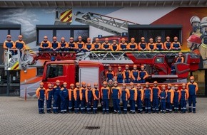 Freiwillige Feuerwehr der Stadt Lohmar: FW-Lohmar: Übergabe neuer Helme an die Jugendfeuerwehr