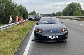 Polizeiinspektion Stade: POL-STD: Vier leicht Verletzte und hoher Sachschaden bei Unfall auf der Autobahn 26