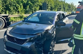 Feuerwehr Mülheim an der Ruhr: FW-MH: Verkehrsunfall auf der A40 und Küchenbrand