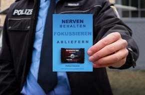 Polizeipräsidium Mittelhessen - Pressestelle Marburg-Biedenkopf: POL-MR: Alles Gute für die Abiprüfungen! Nachwuchsgewinnung der Polizei Hessen liefert Traubenzucker und Mottokarten