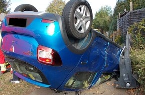 Polizei Minden-Lübbecke: POL-MI: Auto überschlägt sich nach Zusammenstoß