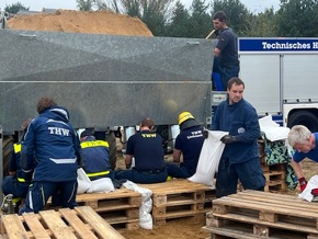 THW LVBEBBST: THW hilft beim Oderhochwasser: Scheitelwelle zieht durch