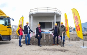 DHL Group: PM: Spatenstich in Berlin-Marienfelde: DHL Freight plant nachhaltiges Terminal an der Buckower Chaussee / PR: Ground-breaking ceremony in Berlin: DHL Freight plans sustainable terminal near the inner city