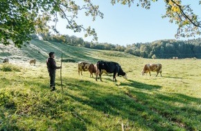 Andechser Molkerei Scheitz GmbH: Andechser Natur Bio-Milchbauern sind auch "KlimaBauern" / Die Andechser Molkerei Scheitz initiiert das einzigartige Pilotprojekt mit dem Ziel der regionalen CO2-Bindung durch Humusaufbau