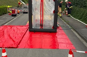 Feuerwehr Ense: FW Ense: ABC-Einheiten trainieren gemeinsam in Abrissgeb&auml;ude in H&ouml;ingen