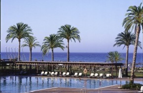 TUI Suisse Ltd: Morgens auf der Piste, nachmittags am Mittelmeer: "Sea & Ski Woche" im ROBINSON Club Playa Granada/Andalusien
