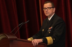 Presse- und Informationszentrum Marine: Inspekteur der Marine: "Die Fregatte 125 wird das Gravitationszentrum der neuen Marine sein!"