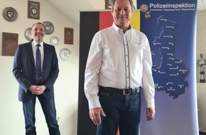 Polizeiinspektion Delmenhorst / Oldenburg - Land / Wesermarsch: POL-DEL: Landkreis Oldenburg: Kriminalhauptkommissar Udo Peters geht in den Ruhestand +++ Polizeistation Wardenburg