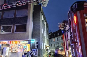 Feuerwehr Essen: FW-E: Feuerwehr rettet Mann aus verrauchter Wohnung