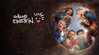 KiKA - Der Kinderkanal ARD/ZDF: Premiere der 27. Staffel "Schloss Einstein": Auf der Suche nach dem geheimen DDR-Schatz / Neue Staffel, neuer Cast, Neues in der KiKA-Quiz App - ab 11. März 2024, montags um 20:10 Uhr