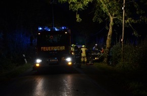 Feuerwehr Stolberg: FW-Stolberg: Pkw gegen Baum