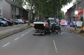 Polizei Duisburg: POL-DU: Beeck: Alkoholisierter Pkw-Fahrer kollidiert mit Baum