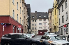 Polizei Hagen: POL-HA: Hagener bei Unfall leicht verletzt - Autos sto&szlig;en im Kreuzungsbereich zusammen