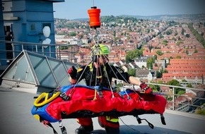 Feuerwehr Stuttgart: FW Stuttgart: Aktuelle Übung: Polizeihubschrauberstaffel und Höhenretter der Berufsfeuerwehr Stuttgart üben am Steinbruch Erkenbrechtsweiler