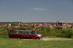 Romantik trifft Nostalgie: 70 historische Fahrzeuge und 3.000 Besucher bei Oldtimer-Bustreffen in Bad Mergentheim