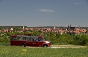 Tourist-Information Bad Mergentheim: Romantik trifft Nostalgie: 70 historische Fahrzeuge und 3.000 Besucher bei Oldtimer-Bustreffen in Bad Mergentheim