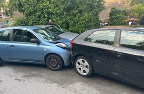 Polizei Mettmann: POL-ME: Kontrolle beim Abbiegen verloren: 20-Jähriger fährt gegen geparkte Autos - Monheim am Rhein - 2405027