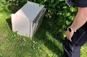 Polizei Bielefeld: POL-BI: Tresor in N&auml;he des Obersees entdeckt