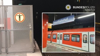 Bundespolizeidirektion München: Bundespolizeidirektion München: Raucher bremst S-Bahn aus: Münchner Bundespolizei ermittelt wegen eines gefährlichen Eingriffs in den Bahnverkehr