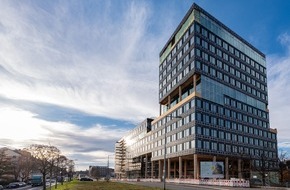 UmweltBank AG: UmweltHaus gewinnt IHK-Immobilienpreis 2025 / Nachhaltiger Firmensitz der UmweltBank von der Industrie- und Handelskammer Nürnberg für Mittelfranken mit dem Sonderpreis Innovation ausgezeichnet