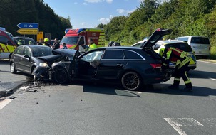 Kreispolizeibehörde Herford: POL-HF: Verkehrsunfall beim Abbiegen- Gegenverkehr übersehen