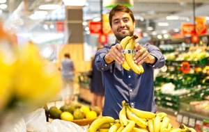 Max Havelaar-Stiftung (Schweiz): Communiqué de presse: Les consommateurs et consommatrices continuent de soutenir fortement le commerce équitable malgré la crise mondiale du coût de la vie